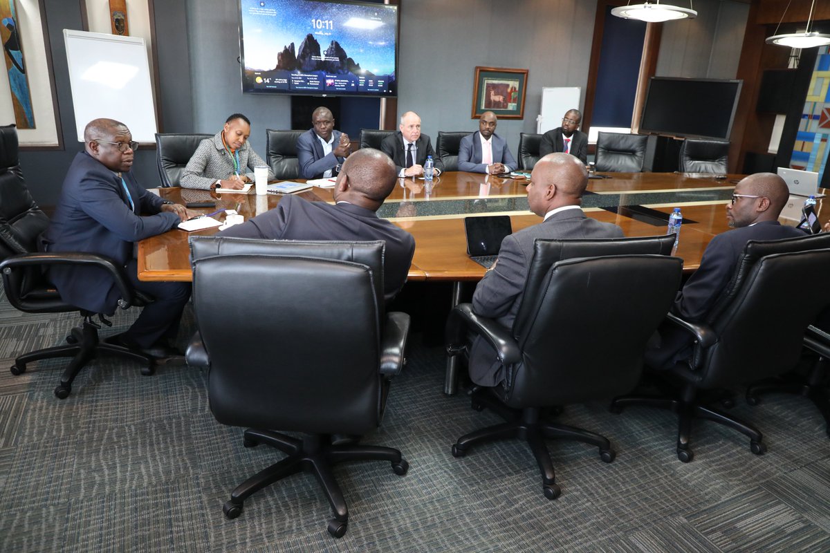 NationMediaGrp's tweet image. Earlier today, our Group MD and CEO, Geoffrey Odundo, hosted a delegation from the Fund Managers Association, led by Chairman Nicholas Ithondeka and CEO Fred Mburu. The meeting focused on exploring strategic collaboration opportunities to advance responsible and sustainable asset…