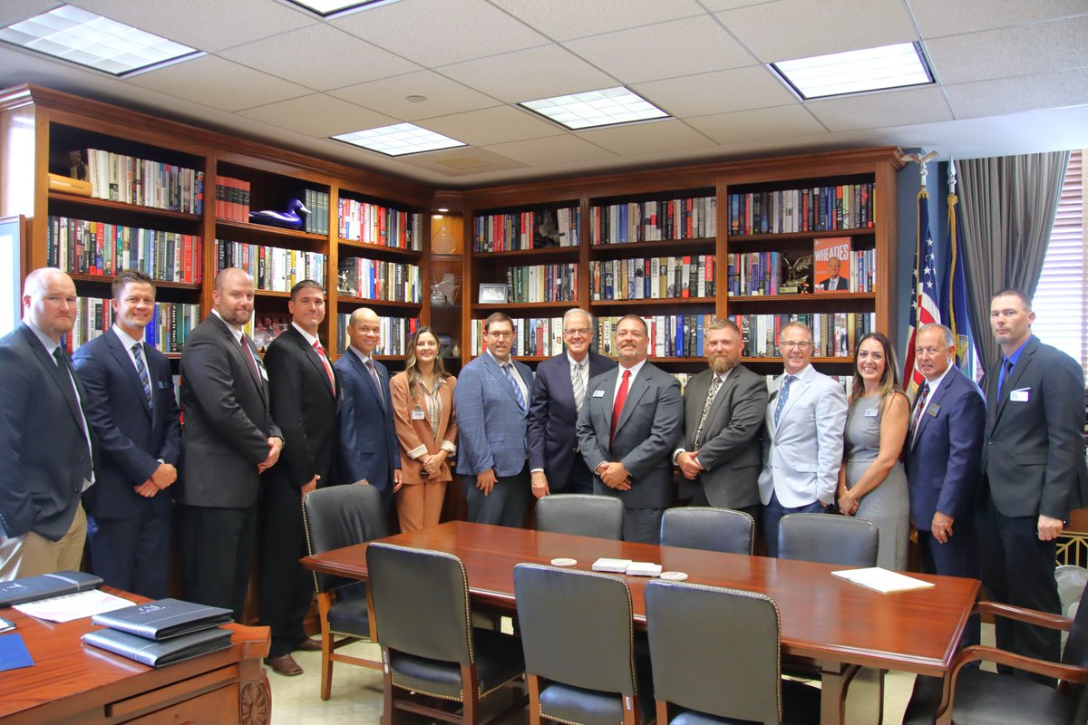 JerryMoran's tweet image. Enjoyed meeting with the @ksgrainandfeed 2025 Agribusiness leaders last week. We discussed the importance of exporting KS commodities & programs like McGovern-Dole Food & Food for Peace, which help farmers sell excess crops to feed the hungry around the globe.