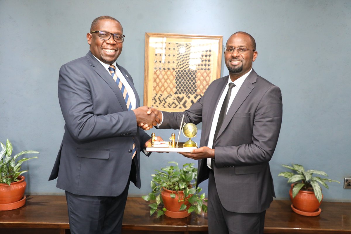 NationMediaGrp's tweet image. Earlier today, our Group MD and CEO, Geoffrey Odundo, hosted a delegation from the Fund Managers Association, led by Chairman Nicholas Ithondeka and CEO Fred Mburu. The meeting focused on exploring strategic collaboration opportunities to advance responsible and sustainable asset…