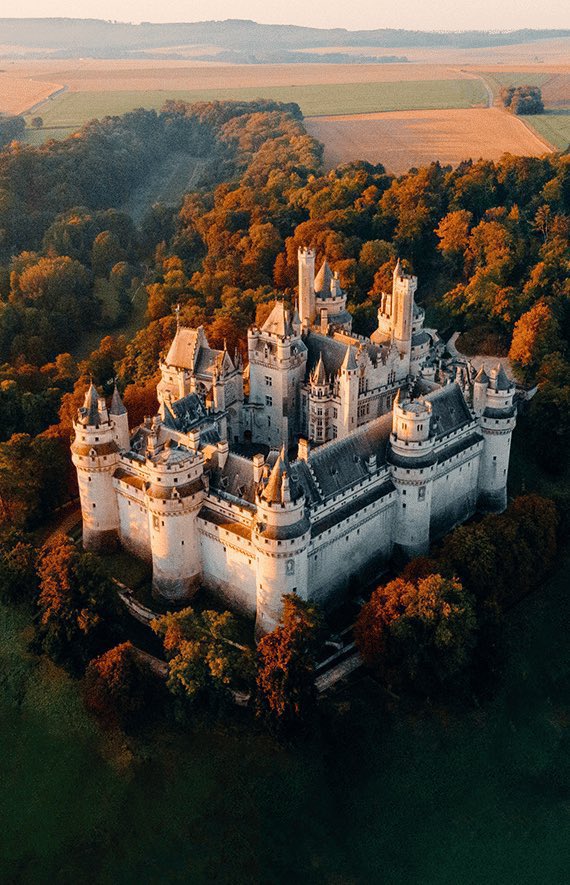 PerseusLeGrand's tweet photo. Le château de Pierrefonds est une merveille. https://t.co/XiC3dKXJcw