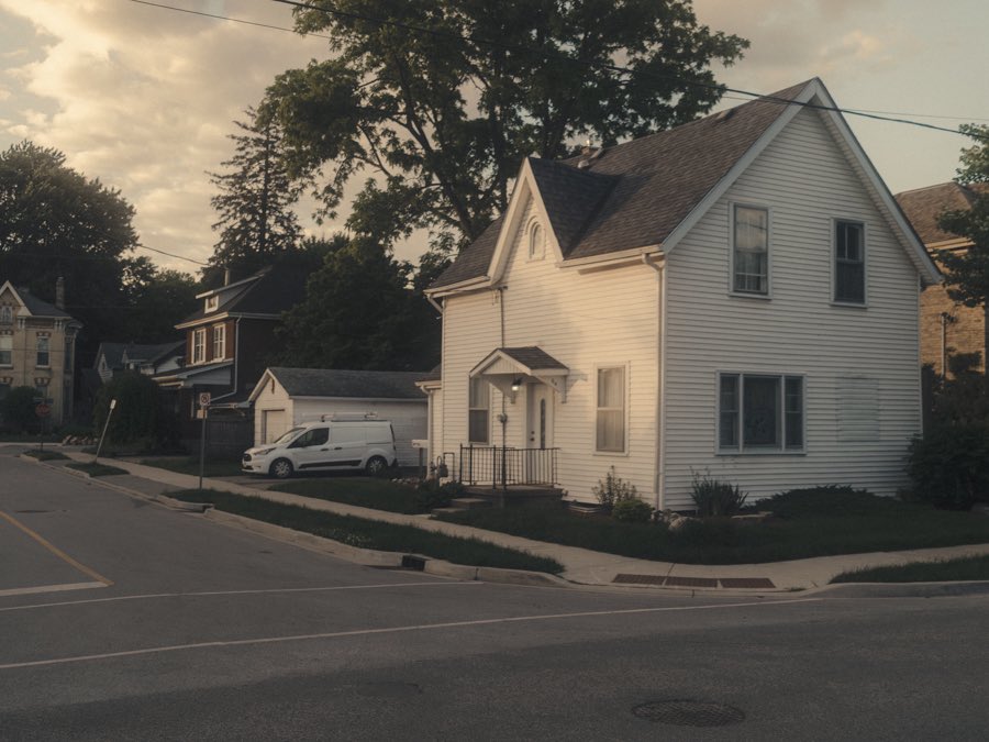 nowhereont's tweet image. house hunting