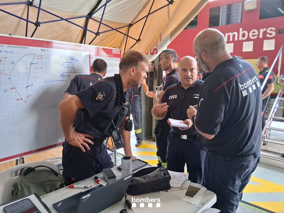 En l'exercici hem desplegat l'estructura, les posicions i els recursos del nivell de comandament #SISCOM4 per a la gestió de l'emergència.

#bomberscat #GRAF #GROS #MAER #TEOC