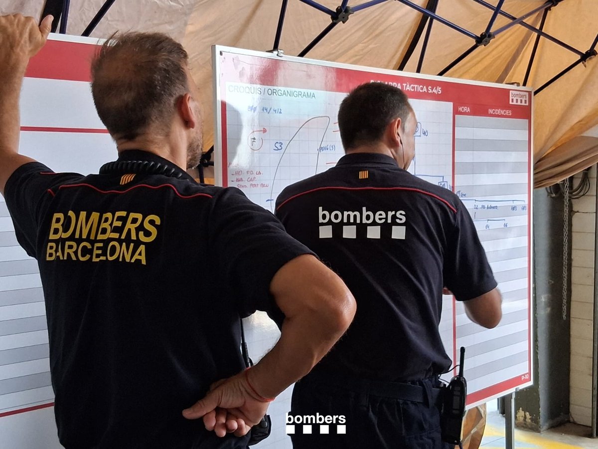 bomberscat's tweet photo. En l'exercici hem desplegat l'estructura, les posicions i els recursos del nivell de comandament #SISCOM4 per a la gestió de l'emergència.
#bomberscat #GRAF #GROS #MAER #TEOC https://t.co/5X9NHFsBYX