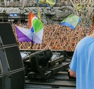 YosephHaddad's tweet image. Two young Israelis waved a flag of the Givati Brigade at a music festival in Belgium and in response were arrested for questioning by officials on suspicion of "participating in genocide in Gaza."
After Palestinian terrorists carried out a massacre at a music festival in Israel…