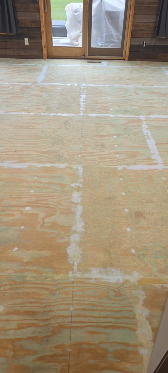 MN_floors's tweet image. Primer is down!