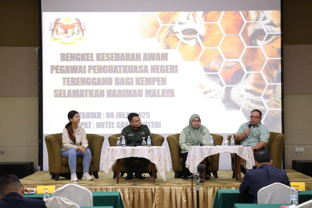 PERHILITAN's tweet image. 🐅 PROGRAM KESEDARAN AWAM PENGUATKUASA TERENGGANU: BERSATU SELAMATKAN HARIMAU MALAYA! 🛡️🌿
Pada 8–9 Julai 2025, Jabatan PERHILITAN Terengganu telah menganjurkan Program Kesedaran Awam Pegawai Penguatkuasa sempena Kempen Selamatkan Harimau Malaya.