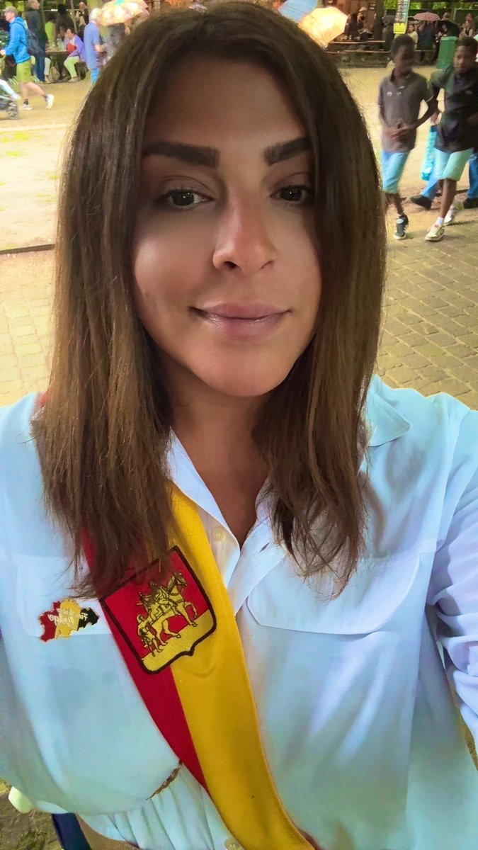 AmirkhizyMeliss's tweet image. Quand on parle de la Belgique, on pense aux frites, à la bière, au chocolat…
Mais pour moi, la Belgique, c’est bien plus que ça. C’est un pays qui m’a offert la liberté, la stabilité, et la possibilité de me construire. Le #21Juillet je célèbre une terre d’opportunités et de…