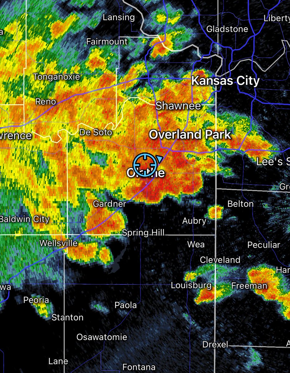 Hawyeee04's tweet image. Same song new verse. Just dumping rain right now. Already at about an inch. #kswx #mowx #kcwx