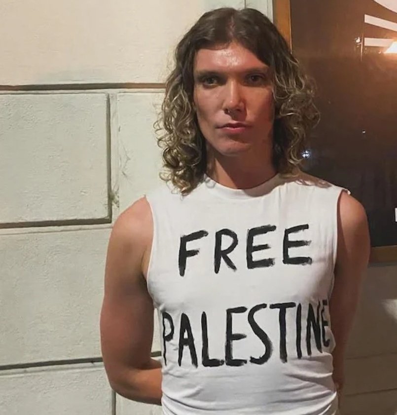Daniel Perry is the dancer who unfolded the Palestinian flag at the Royal Opera House.