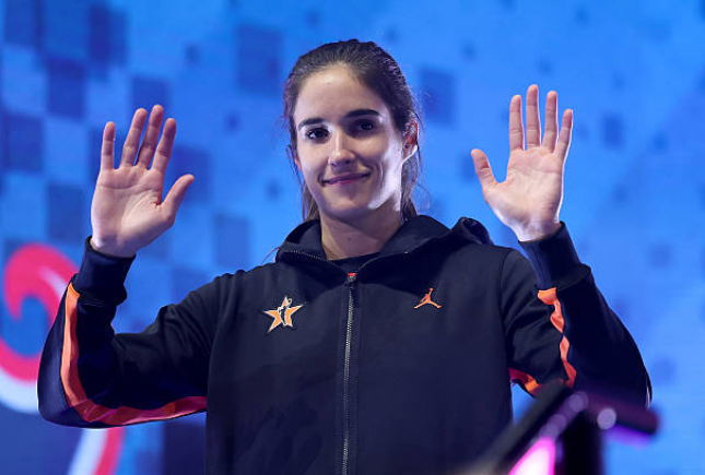 SoniaCitronGOAT's tweet image. Post All-Star Weekend Blues☹️☹️
If I had to pic my 4 best (captured) Sonia Citron moments in ASW, these are my choices:
1. Sabrina calming Soni's nerves seconds before Soni starts her 3pt shooting round.
2. Soni's First (of many) All-Star game introductions
3. Soni dresses up…