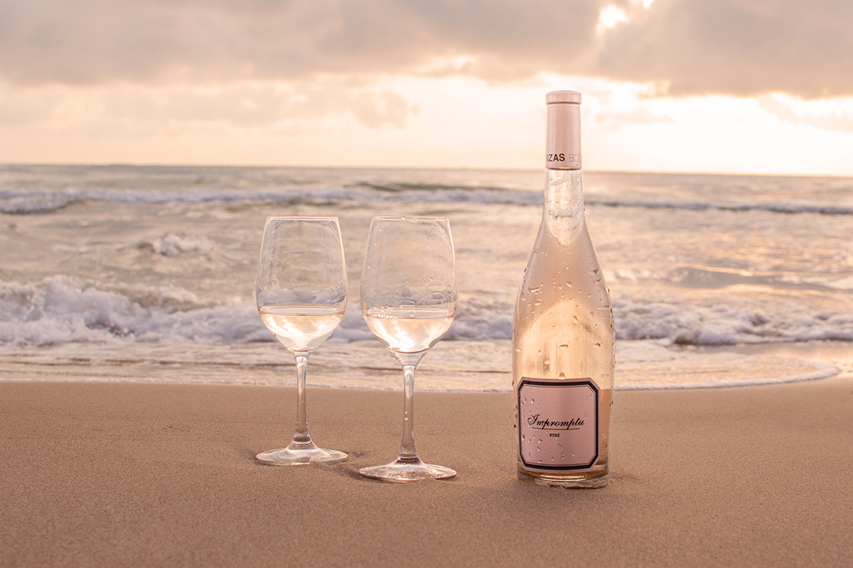 El verano se saborea mejor con un Impromptu Pinot Noir. Un rosado de guarda de estilo moderno que te enamorará desde el primer momento.
#sientehispanosuizas #piensaenrosé
