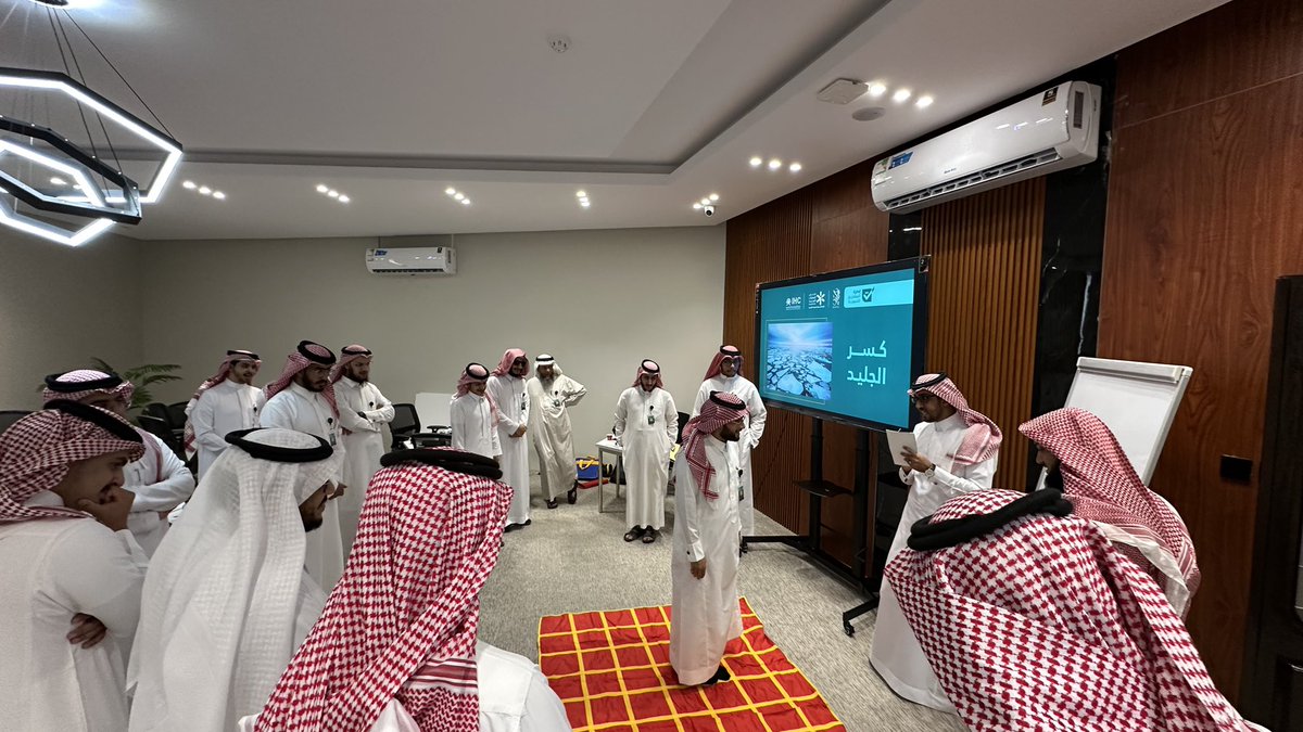 بمشاركة أكثر من ٣٠ جمعية تعليمية انطلقت دورة إدارة المشاريع التنموية الأولى لتأهيل مدراء مشاريع الجمعيات التعليمية بالشراكة مع مركز مركز مكين القدرات للتدريب <a href="/MkeenQ/">مركز مكين</a> وشركة أفق الابتكار <a href="/ofoq_group/">شركة أفق الابتكار التعليمية</a> بمنطقة عسير