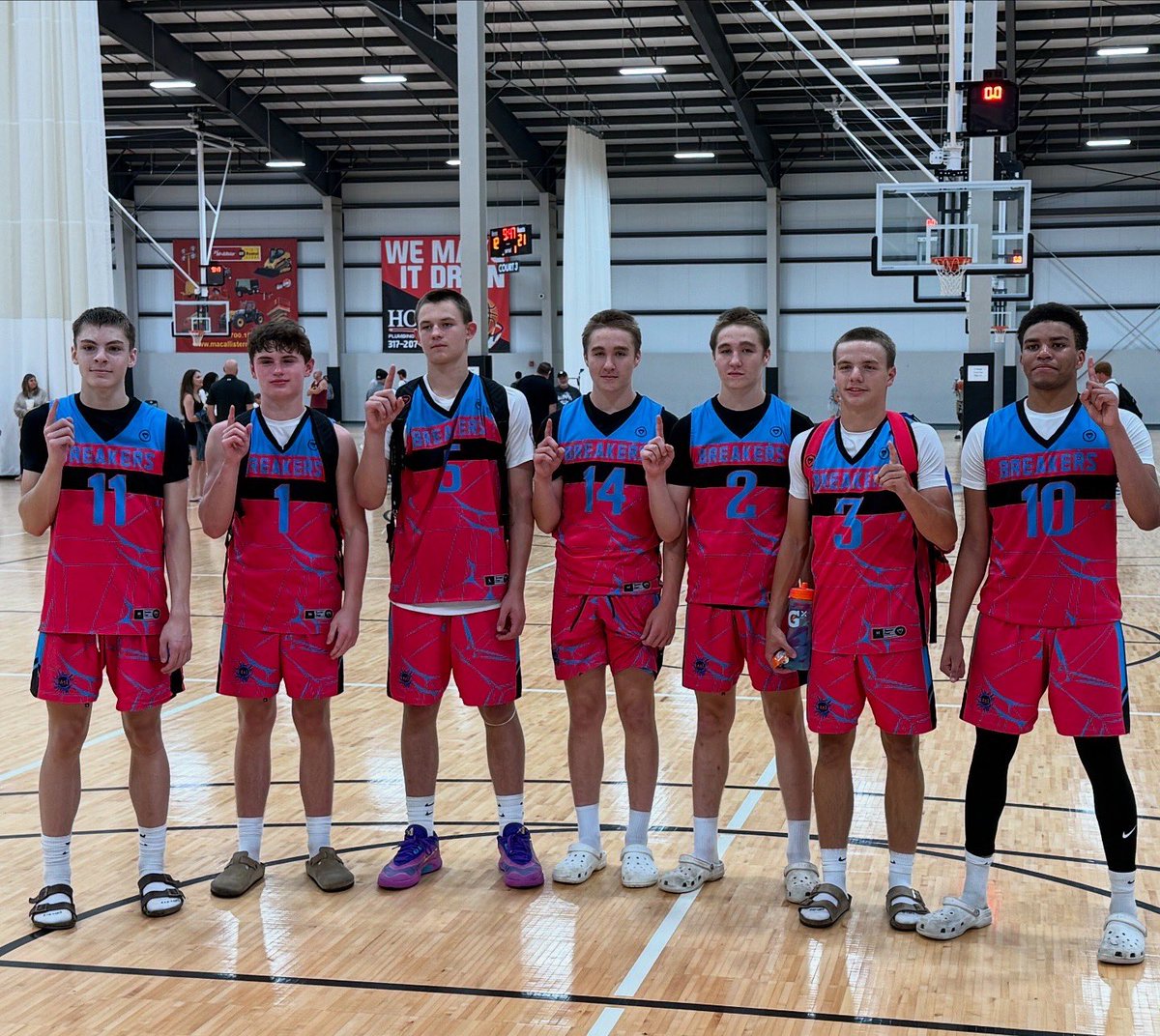 Our 15U Pink took first place in their bracket at Prep Hoops Nationals in Indianapolis! 

2024 Houston ✔️ 
2025 Indianapolis ✔️ 

#Back2Back
#BreakersFamily