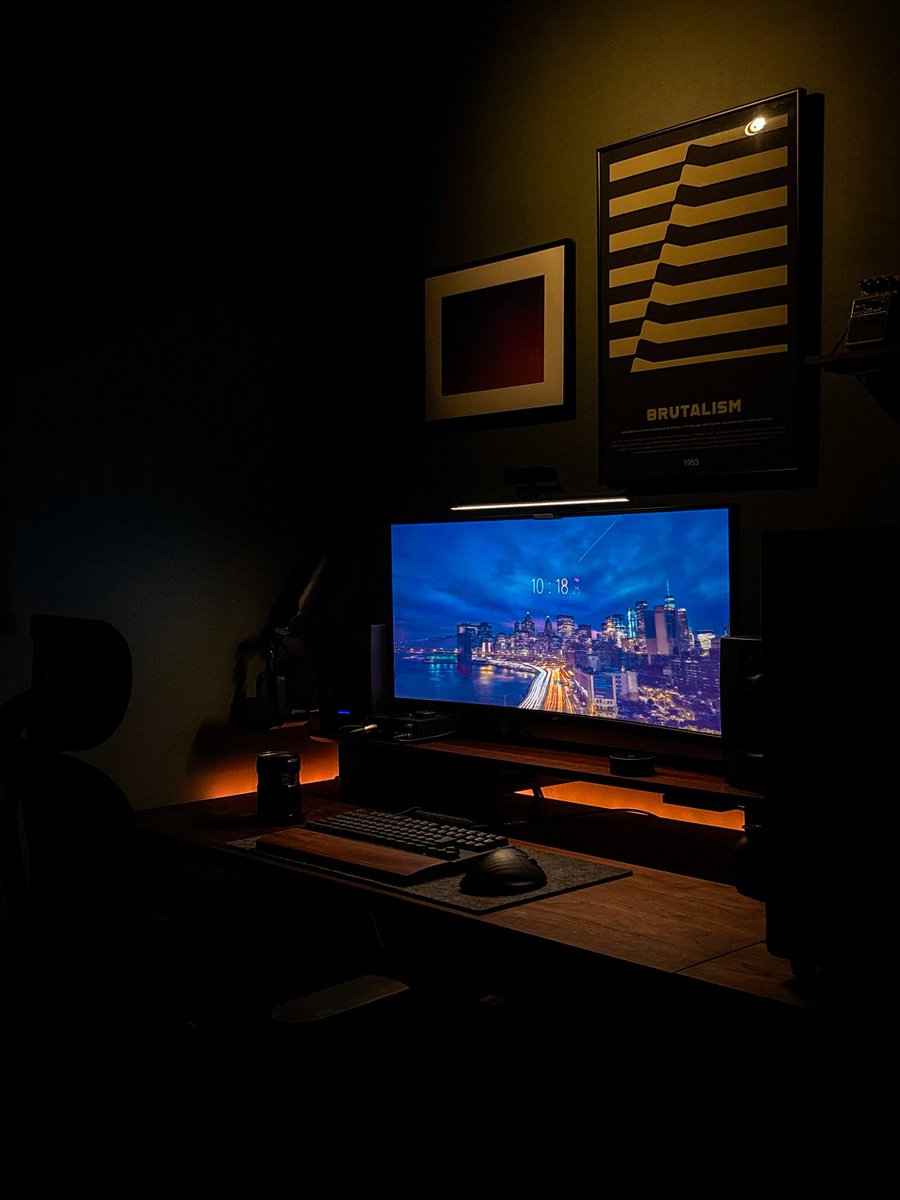 kemuri__14's tweet image. Dark Green 
　　×
Dark Brown
　　×
Dark Orange

#desksetup