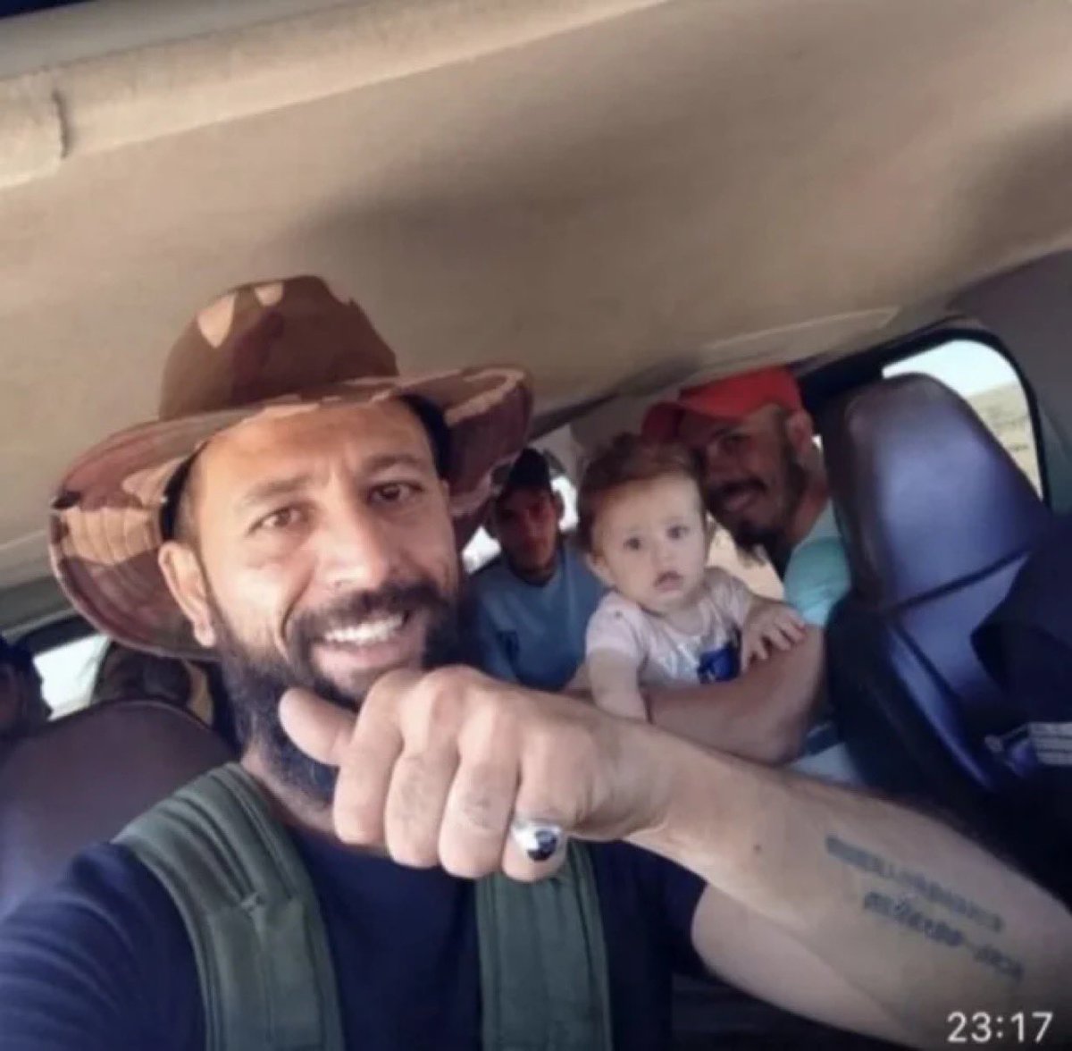 PounderJane1's tweet image. 🚨To everyone! Currently there is a bot farm seeking to blot out the Druze massacre and re focus on crap. When Kfir and Ariel were kidnapped I believed with every fibre of my being they would return home. They were strangled! This baby has been kidnapped please help
@elonmusk