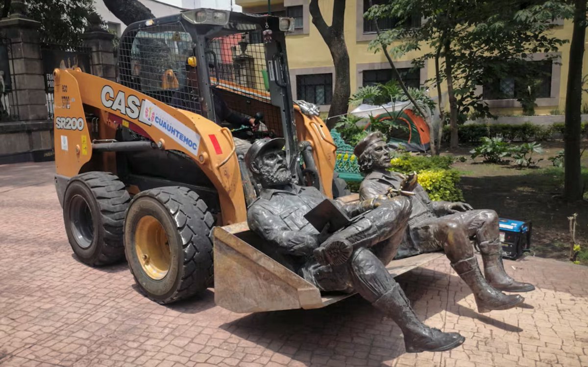 JoseMarioMX's tweet image. Se desató el apocalipsis por el retiro de dos estatuas. Flores, arengas, protestas, y gritos de “hasta la victoria siempre” por dos pedazos de bronce. La izquierda sentimental llorando íconos y la derecha celebrando su derribo, como si con eso resolvieran algo. Mientras tanto, el…