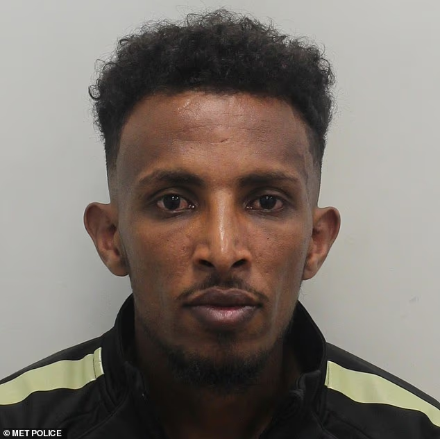 darrengrimes_'s tweet image. One is an Eritrean channel migrant who sexually assaulted teenage girl with special needs.
The other is a mother that posted a tweet after the murder of little girls.
One has 14 months in prison, the other has a 31 months.
Is this what British justice has really come to?