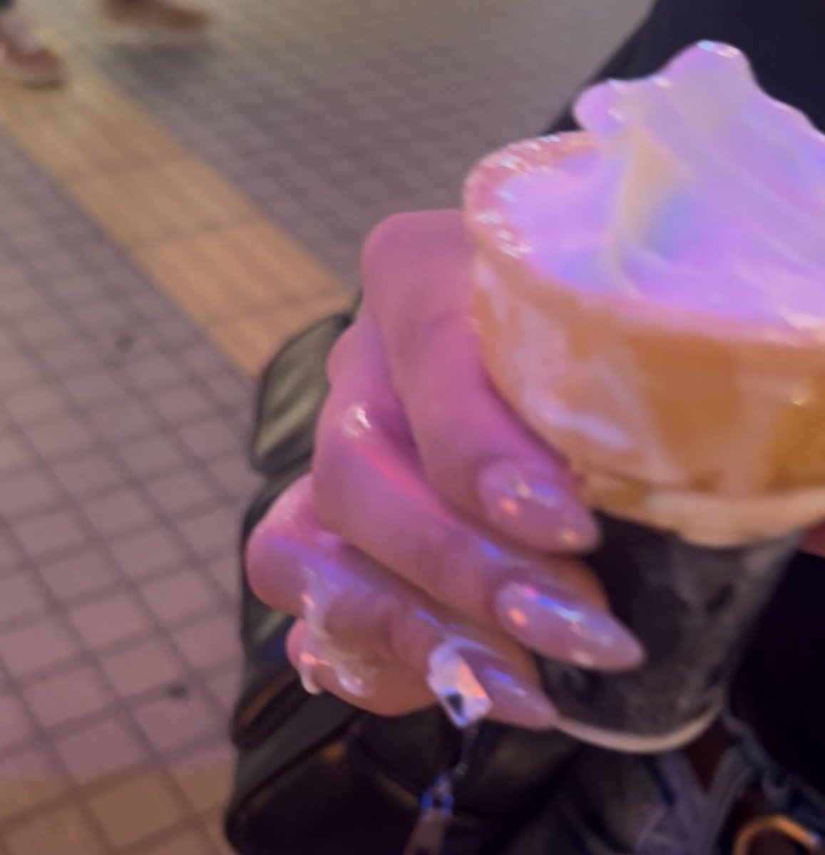 うぇいうぇいセッションありがとうございました！しゃしん盛れなかったから、ライブ後に食べたそふとくりーむを添えて🐮🍼

次のライブは26日SDSです！♡