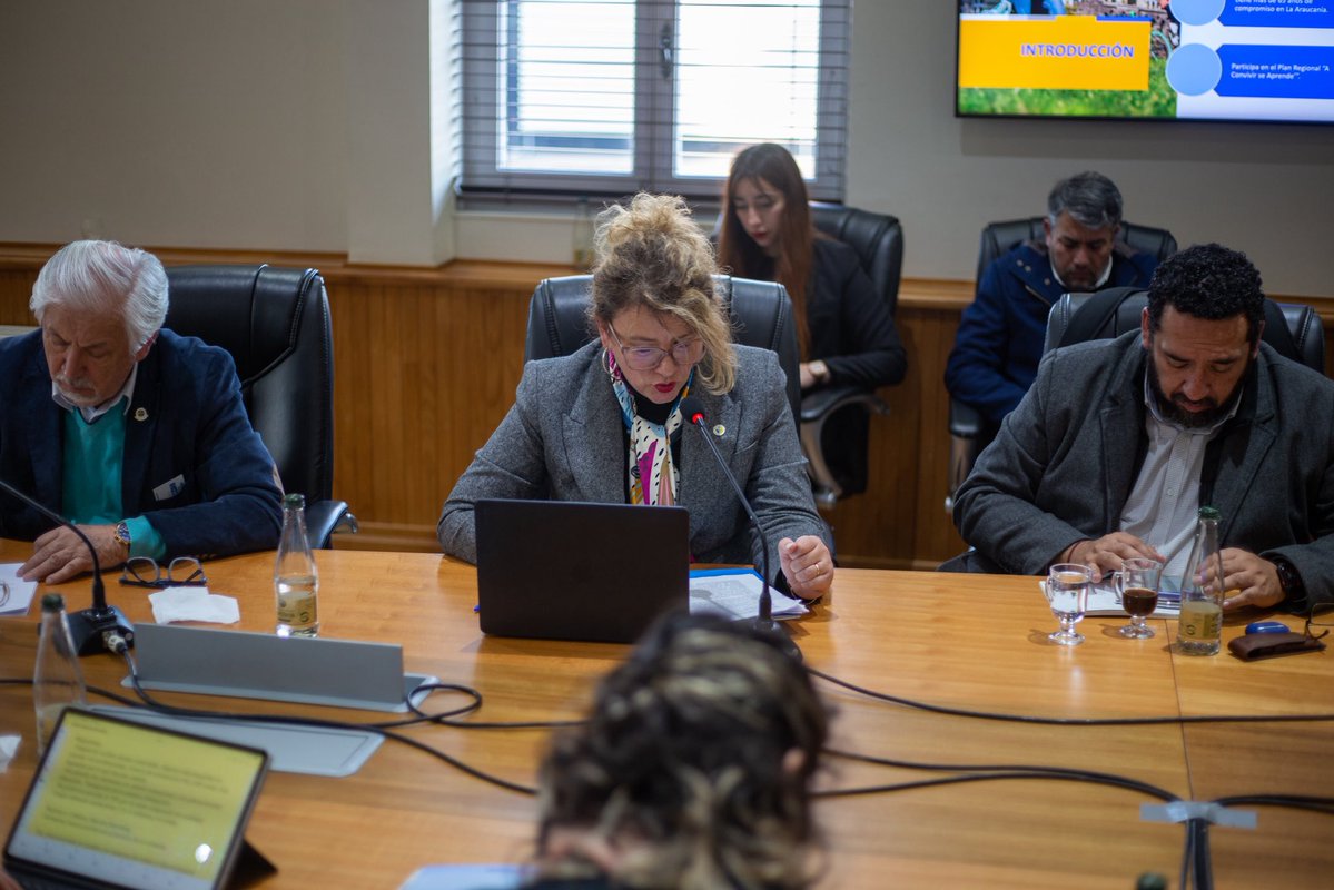 Rectora_UCT's tweet image. Comisión de Educación sesionó por primera vez en la UCT.
En dicha sesión, nuestra rectora, Marcela Momberg, expuso sobre la importancia de educar en paz, respeto y diversidad.
Se debatió sobre seguridad, bienestar y convivencia escolar.
#SomosUCT