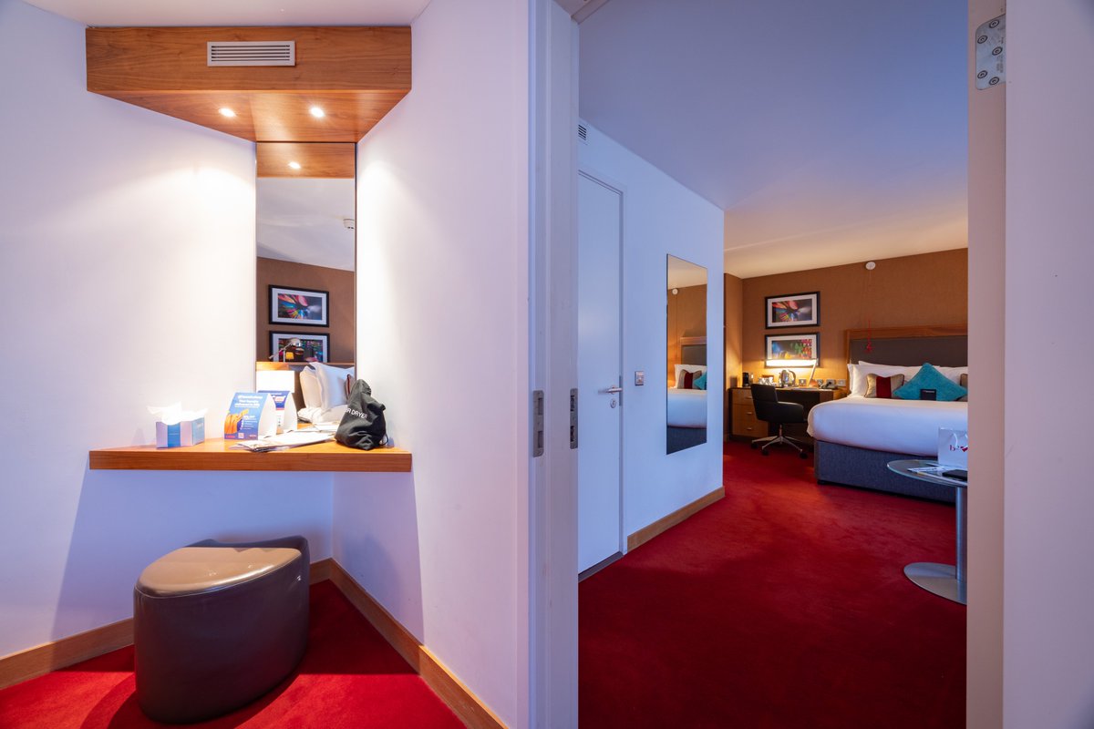 The Royal Docks Summer Splash at the Royal Docks summer season of arts &amp; culture 25 July-17 August. 
Check out the Royal Docks London website for programme &amp; events
Summer Stay Offers
bermondseysquarehotel.co.uk/offers/
#summerholidays #familyfriendlyhotel 
Image courtesy Royal Docks.