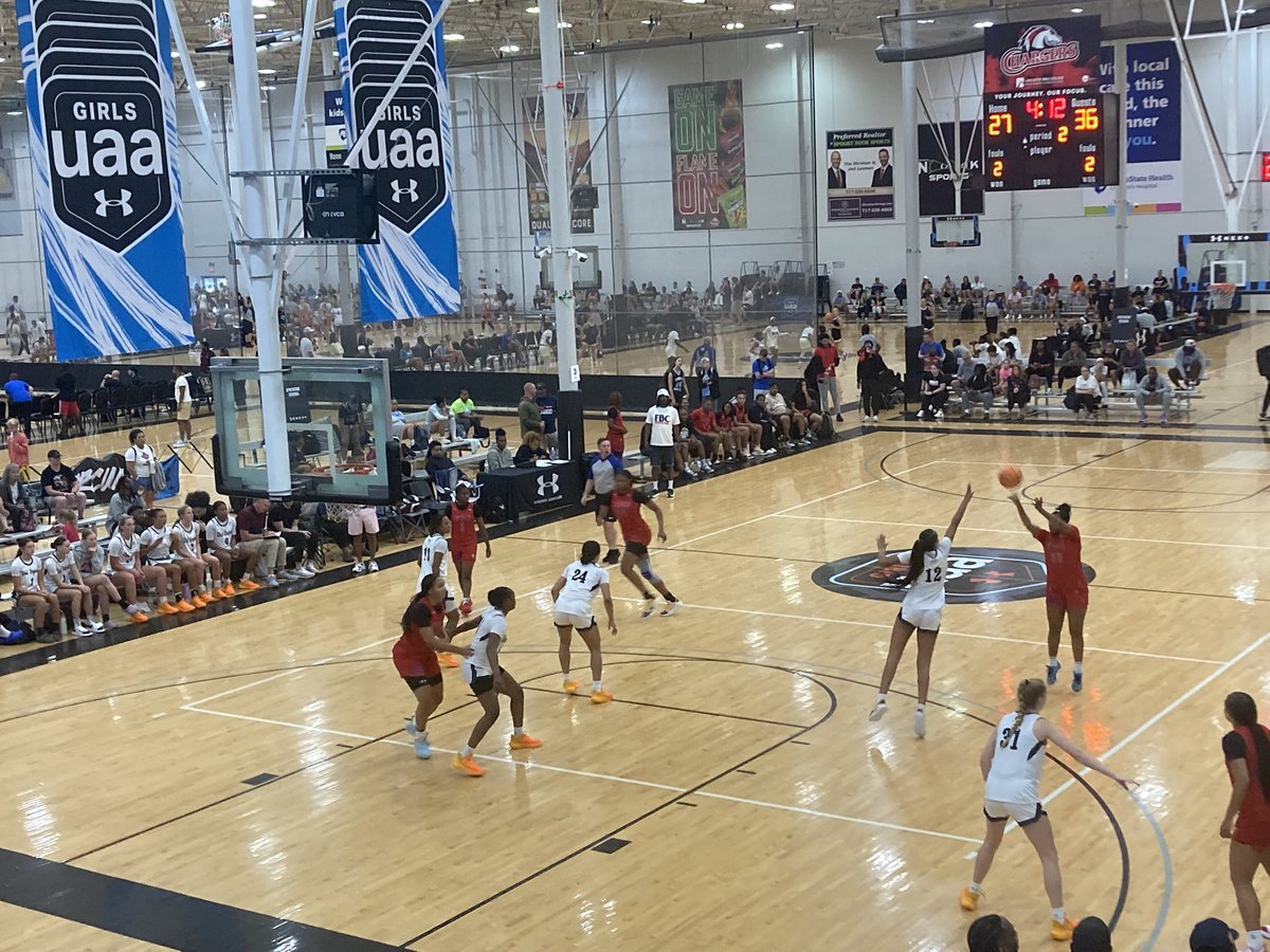 28point5Scout's tweet image. ⭐️ 28.5 Scouting
Getting a good look at ‘27 W Lillie Graves with WV Thunder Riego.
She possesses lot of physical tools, but it is her instinct and skills that make her one of the best in her class.
📌 @lillie_graves12 @WVaThunderRiego