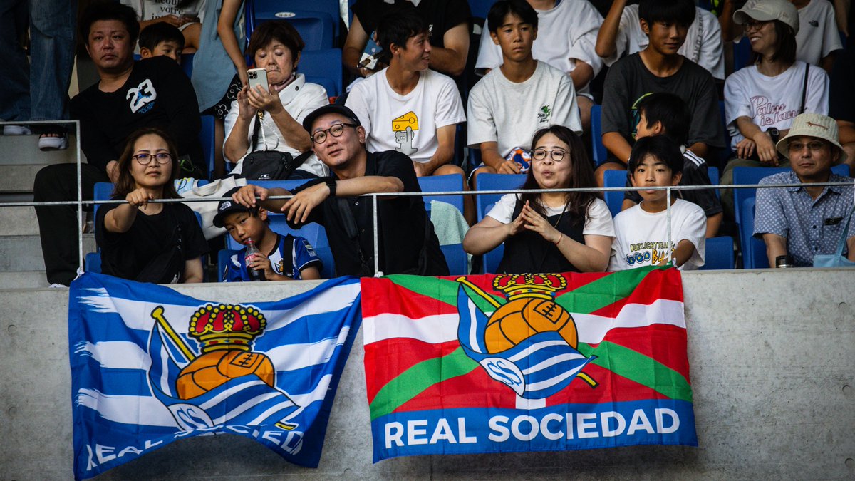 RealSociedad's tweet photo. 🇯🇵 ありがとう、長崎！💙

#RSJapanTour https://t.co/AykloRdMCs