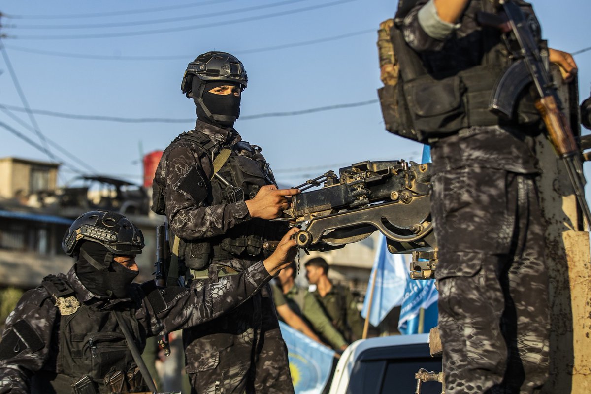 The Internal Security Forces  ( Asayish)in #Qamishli organized a military parade after the #Sweida incident