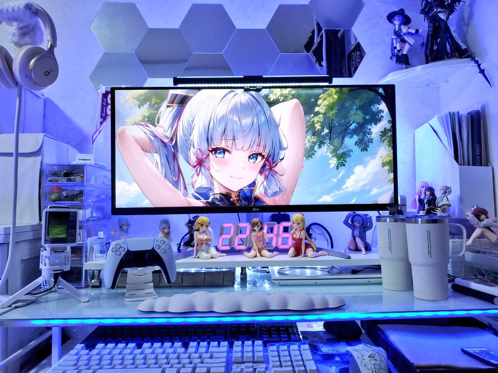 SSugoiyan's tweet image. 今日は何とクーラー代わりに綾華ちゃん
( *´艸`)
涼しそうな部屋に見えますが
この時間でも気温高いΣ(´∀`;)
#desksetup