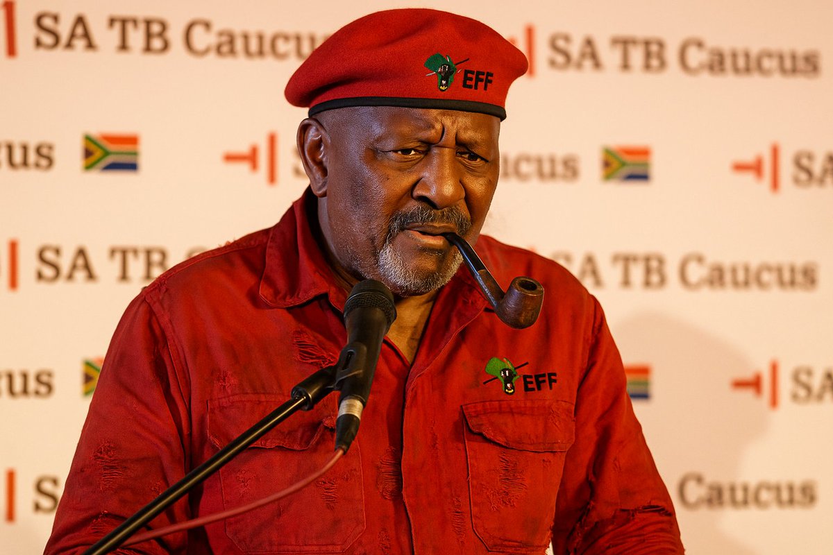 PoshPatience's tweet image. In my books, people(South Africans) who vote for ANC and DA are unforgivable but those who vote for DA can be given a second chance because at least they show that they are tired of giving ANC so many second chances while the situation keeps getting worse.