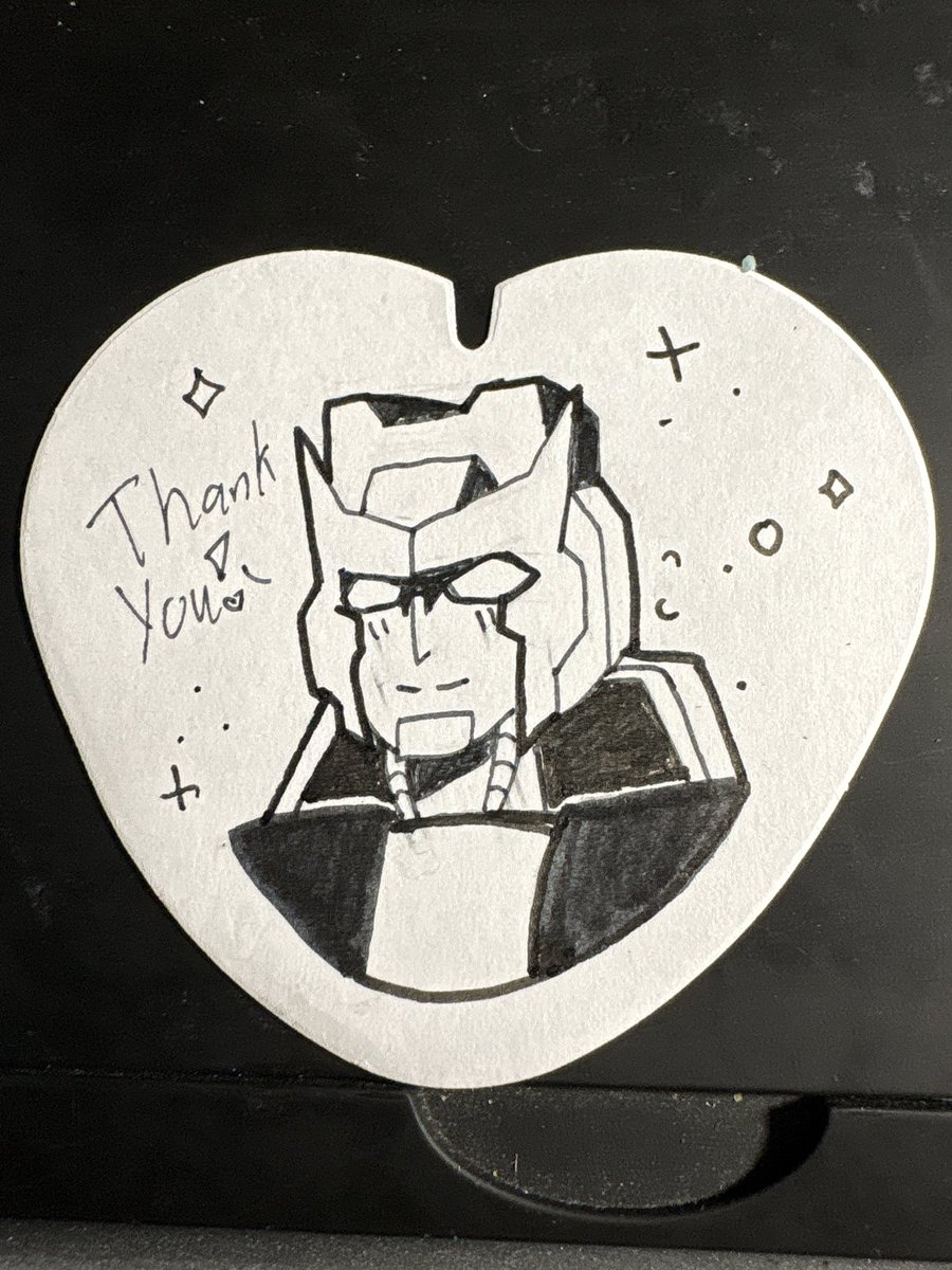 OrbularBird's tweet image. Doodles two thank you sketches for some orders and then decorated some more art cards
Ambulon 🦿and Sentinel 👑 in the hearts

Caliber💙 and Candy 🩷 with the cute art cards I really like to decorate 
@Partmagical @candykouhai 
#transformers #mtmte #tfone #tfoc