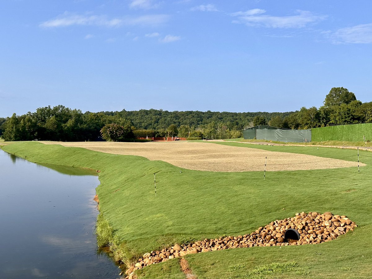 bergingolf's tweet image. Ready to mow “the merger” at Barnsley Resort! The contours are beginning to come to life.
