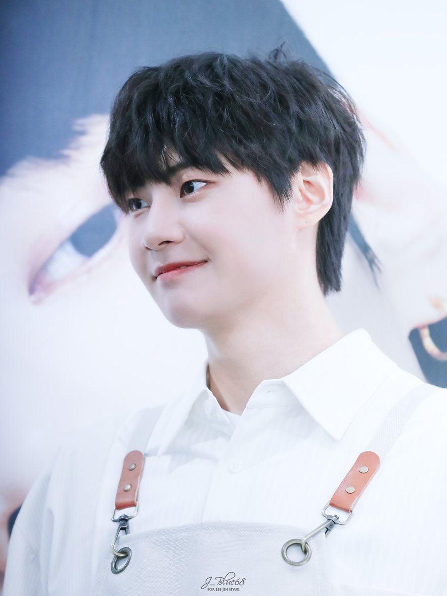 J_Blue68's tweet photo. 240721 미니레코드 카페데이원

#이진혁 #LEEJINHYUK #李鎭赫 #イ・ジニョク https://t.co/EphtycGono