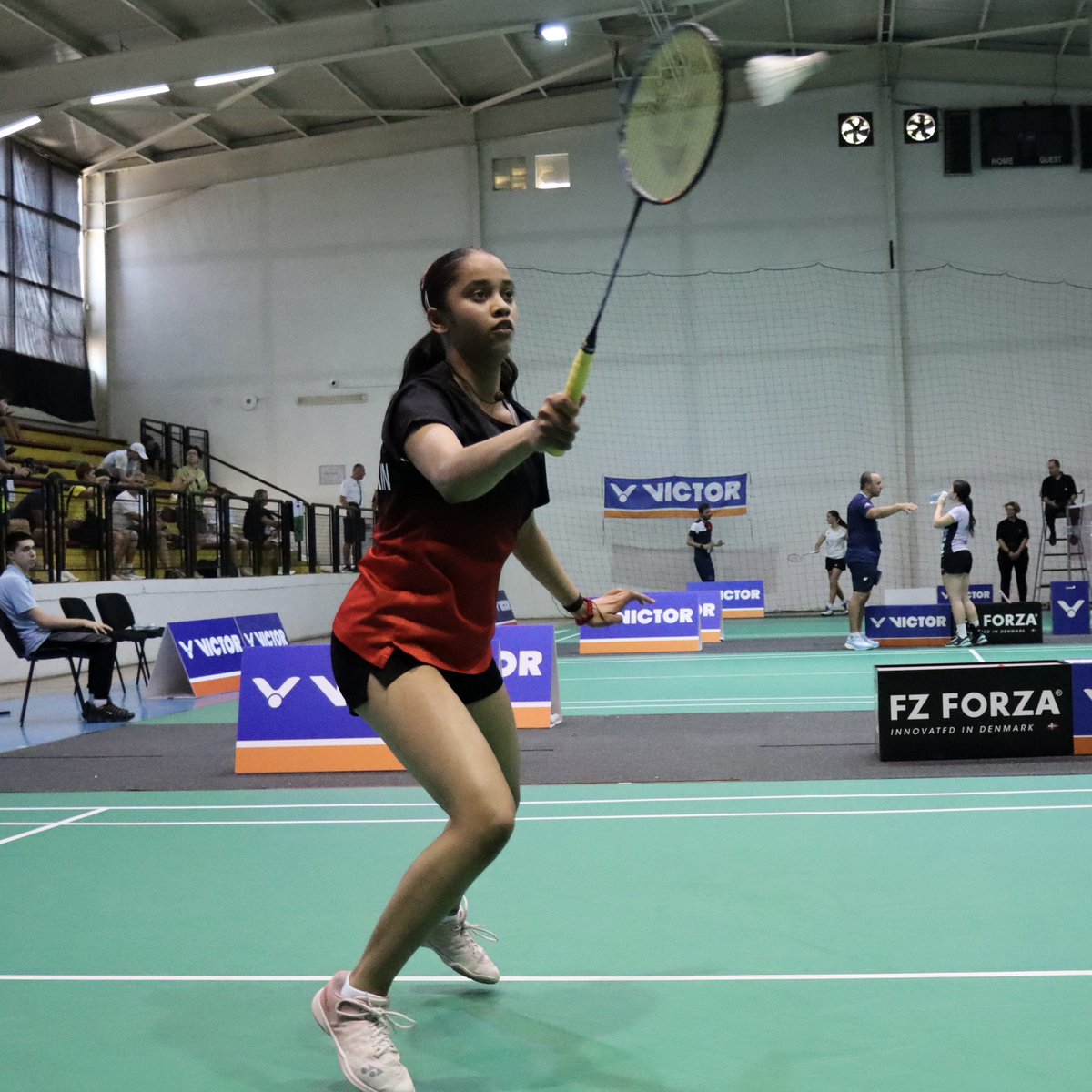 TeamGB's tweet image. What’s that racquet! 🏸
On the first day of competition, Isha Mekala took to the badminton courts and came away with a dominant victory in her first group stage match.
She beat Swiss opponent Ainara Lara Putri 21-13, 21-10.
#eyof #teamgb #skopje2025