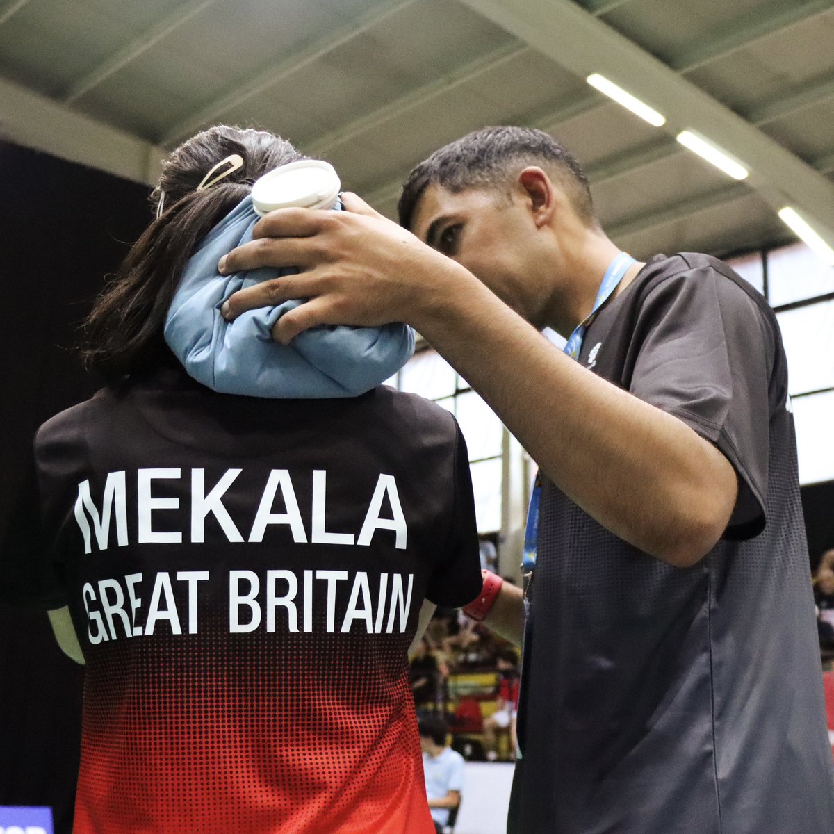 TeamGB's tweet image. What’s that racquet! 🏸
On the first day of competition, Isha Mekala took to the badminton courts and came away with a dominant victory in her first group stage match.
She beat Swiss opponent Ainara Lara Putri 21-13, 21-10.
#eyof #teamgb #skopje2025