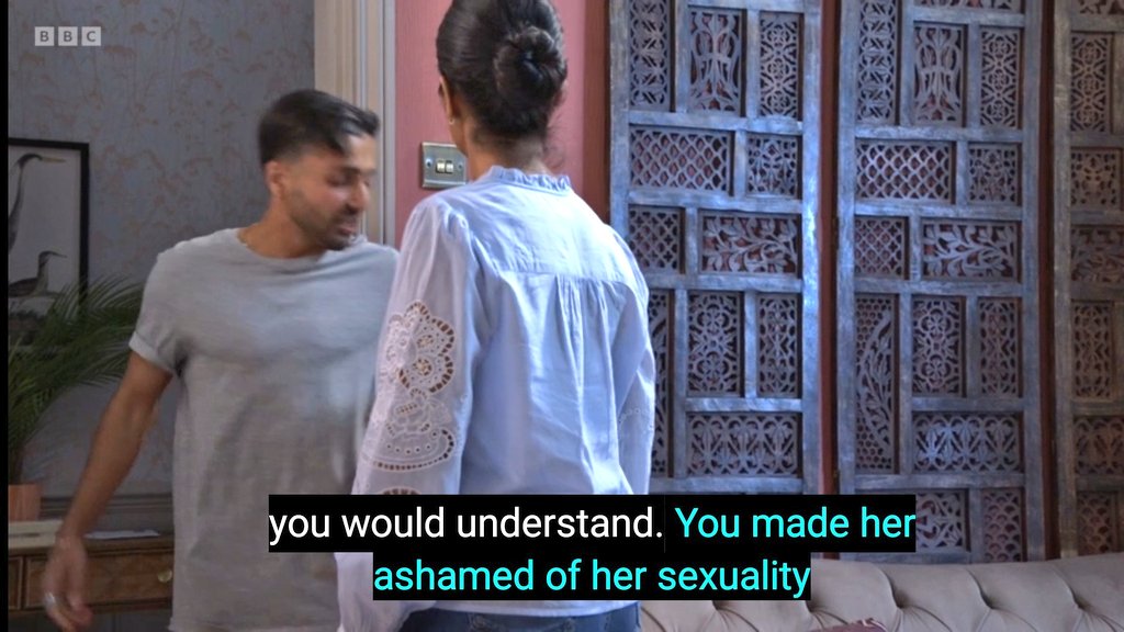 lasagneinmyshoe's tweet image. Heartwarming to see Eve comfort Suki after Suki smacked Vinny in the face for listing the many many ways she has abusively controlled her childrens lives over the last 30+ years (Nish was in prison for MOST of it you simply can not blame him)
#brave #narcissistparent #EastEnders