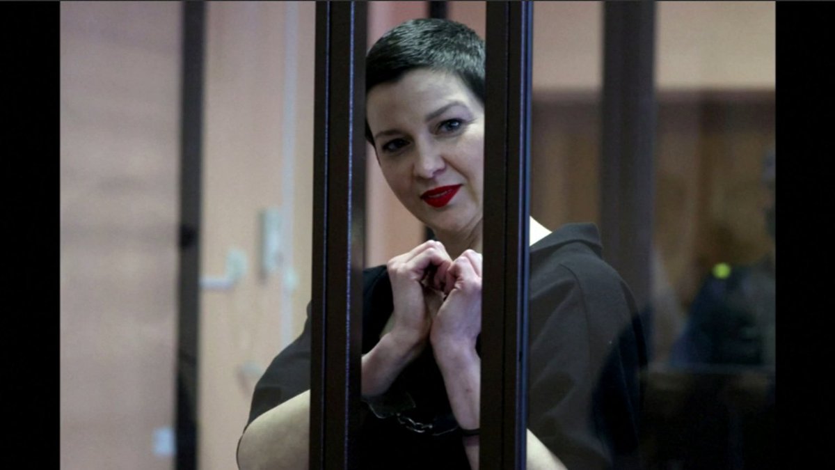 Tsihanouskaya's tweet image. A former political prisoner tells how Maria Kalesnikava—sick, malnourished and subjected to inhumane treatment—still found a way to say: “We will win.”
Even behind bars, she lifts others up. The regime couldn’t break her spirit.
We will never stop fighting for her freedom.