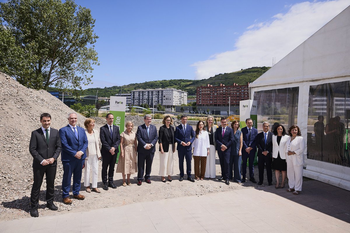 PVasco_EuskoL's tweet image. Eusko Legebiltzarreko presidentea Bilbao Campusa aurkezteko ekitaldira joan da
➡️legebiltzarra.eus/portal/eu/web/…
La presidenta del @PVasco_EuskoL asiste al acto de presentación de #BilbaoCampus
@Bizkaia @Gob_eus @ParkeEuskadi @bilbao_udala
➡️legebiltzarra.eus/portal/es/web/…