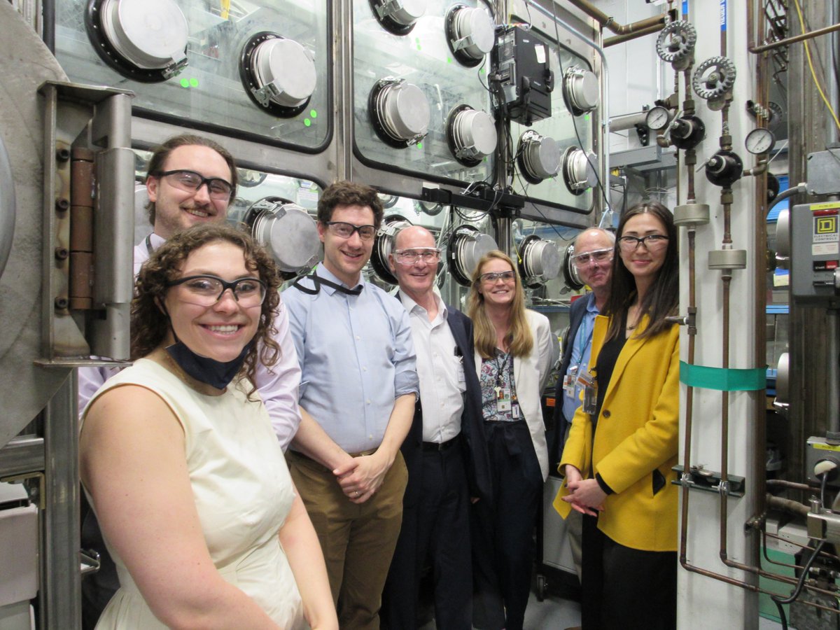 ARPAE's tweet image. In June, ARPA-E staff visited @argonne & @oklo to tour a large fume enclosure that houses a high temp molten salt loop. @oklo was recently selected to provide power to an Air Force base in AK using Aurora small modular reactors. Learn more⬇️#ARPAEontheRoad
bit.ly/4nY1Wbt