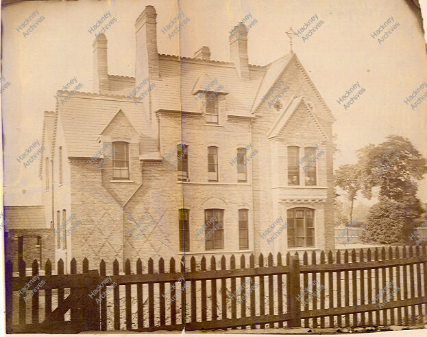 soxgnasher's tweet image. ST. MATTHIAS CHURCH, Vicarage. Wordsworth Road. 1865 St. Matthias Parsonage House, Wordsworth Road, Stoke Newington. South elevation from garden, looking north.Photograph, 1865.