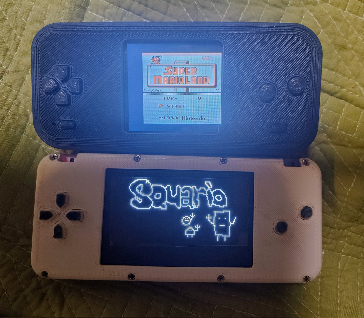 pokipoki121's tweet image. どちらも愛用しています😊
#ゲームボーイ #raspberrypipico 
#Arduboy #Arduino #電子工作