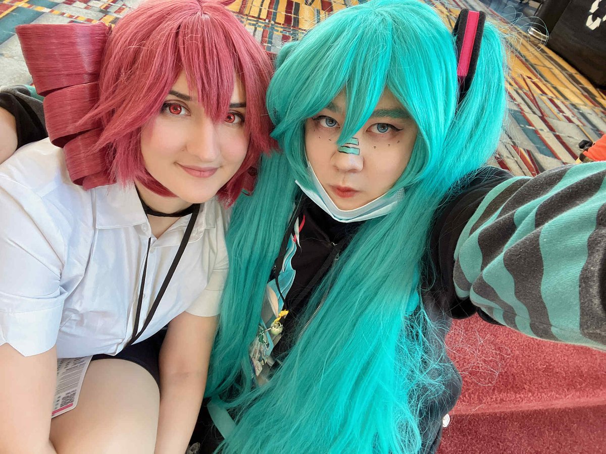 Toasterctrdge's tweet image. I meant to post more pics from the con but as soon as I got home I left to get dinner and then came home, fed my cat and fell asleep. I am thoroughly exhausted so I'll slowly trickle out my cosplay pics and summarize my fun experience!