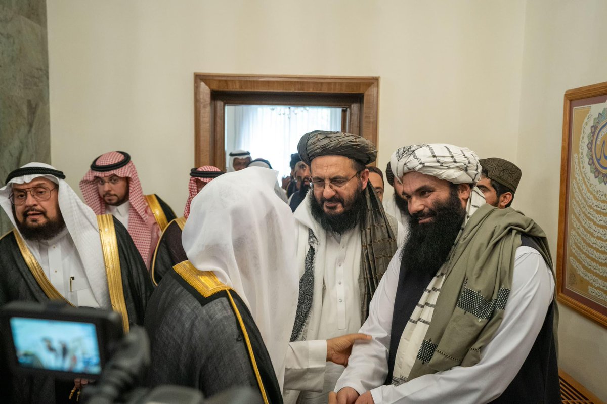 BashardostAfg's tweet image. امنیت امروز افغانستان خو حرف ندارد موافق هستید؟
بلی
خیر
رئیس رابطۀ العالم الاسلامی در دیدار با وزیر داخله طالبان:
ما افتخار میکنیم که امروز در افغانستان فضای امنیت کامل تامین است.