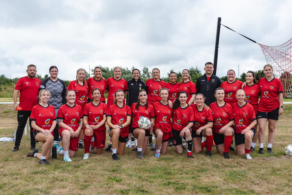 Cymru's tweet image. Inspiring the next generation at @GraigVillaDino and @BurryPortfc! 🏴♥️