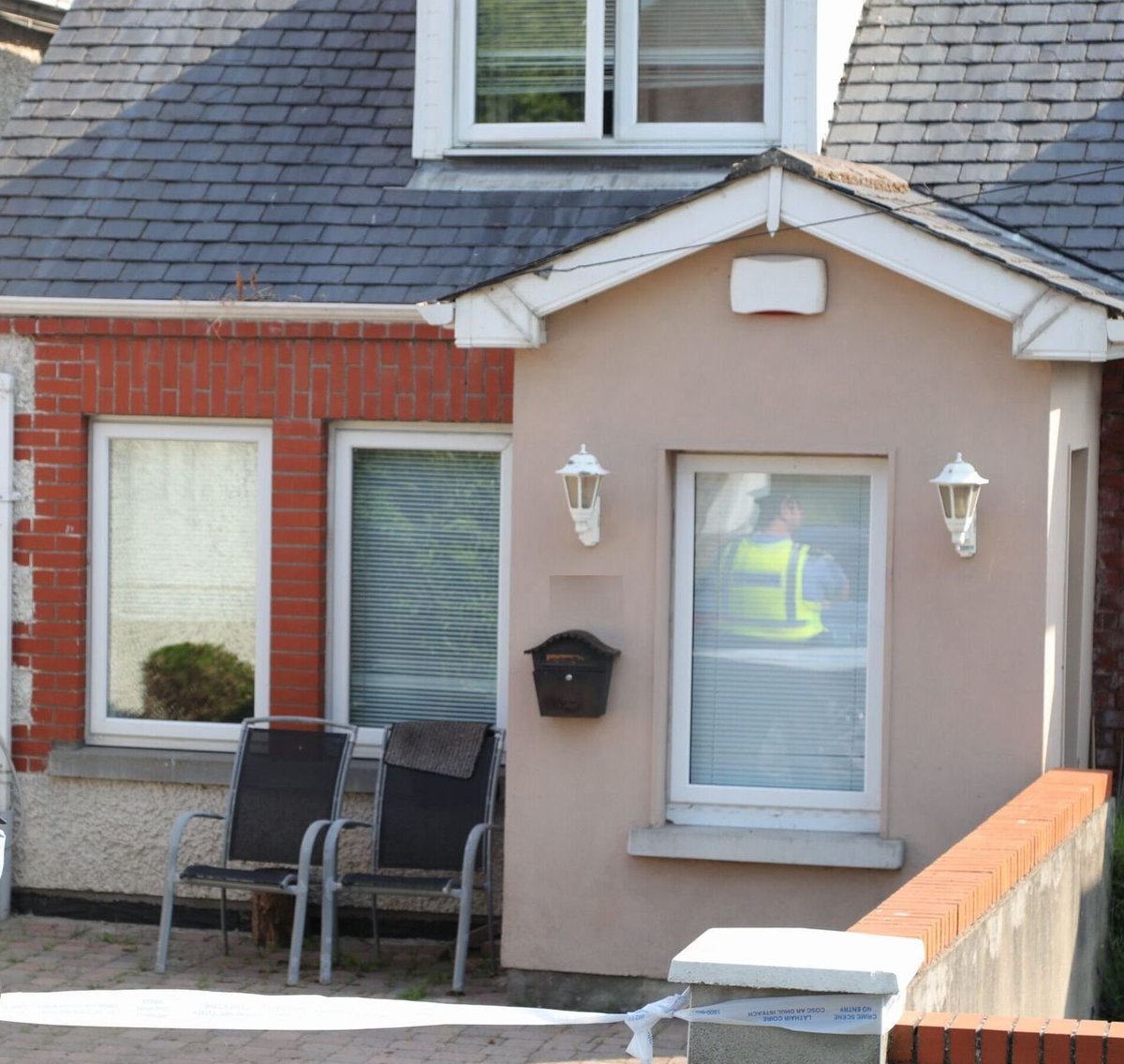 courtsnewsIRL's tweet image. A dad-of-two who inadvertently recorded the moment he stabbed his wife to death told paramedics and gardai at the scene that the deceased was having an affair and he “freaked out” after seeing “something on her phone about sex”, a court has heard.
courtsnewsireland.ie/dad-of-two-mur…