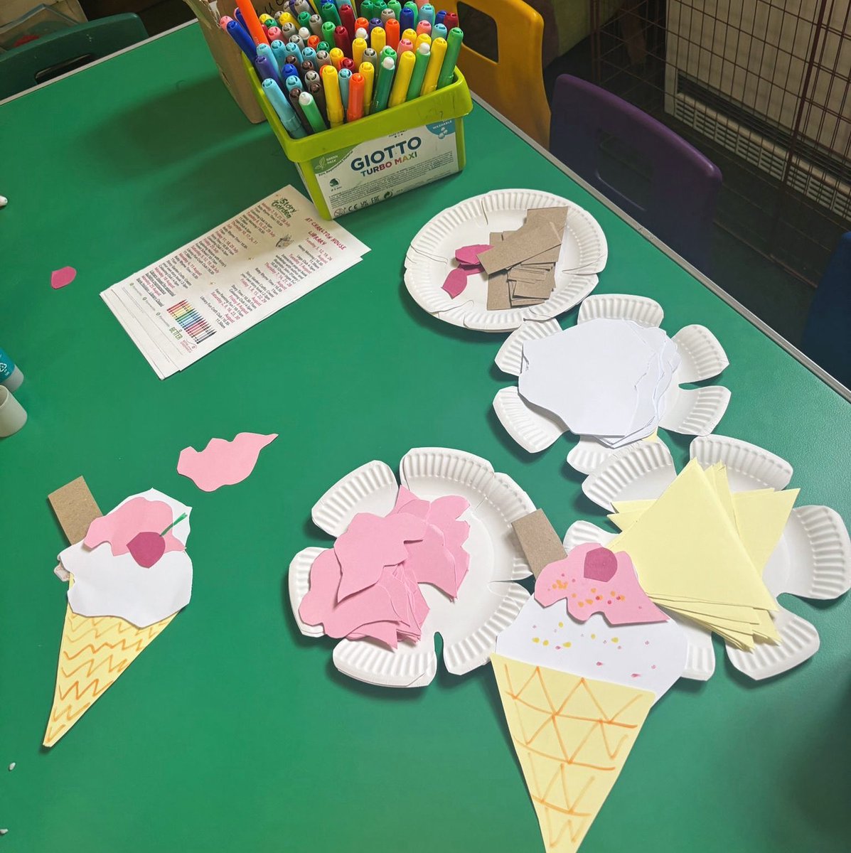 CharltonLib's tweet image. Last week children at #CharltonLibrary made ice creams and flowers using different colours, textures and shapes at #LibraryFunClub! 🍒 🌸 Join us every Saturday from 10.30-11.30am to make and create, browse and borrow books 📚 #LoveYourLibrary