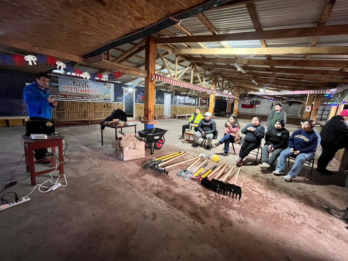 CONAF Los Lagos (@conaf_loslagos) on Twitter photo En Isla Puluqui comuna de Calbuco,Conaf realizó taller de Silvicultura preventiva y uso del fuego.Además se entregaron herramientas gracias al Fndr del Gore Los Lagos <a href="/conaf_minagri/">CONAF - Corporación Nacional Forestal</a> <a href="/MinagriLosLagos/">Minagri Los Lagos</a> En Isla Puluqui comuna de Calbuco,Conaf realizó taller de Silvicultura preventiva y uso del fuego.Además se entregaron herramientas gracias al Fndr del Gore Los Lagos <a href="/conaf_minagri/">CONAF - Corporación Nacional Forestal</a> <a href="/MinagriLosLagos/">Minagri Los Lagos</a>
