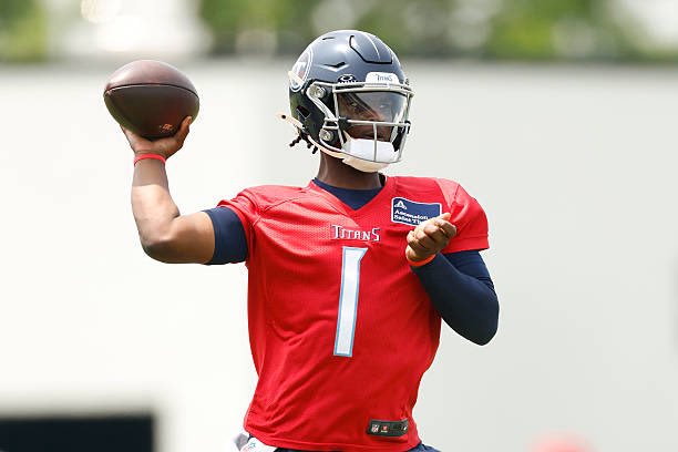 AdamSchefter's tweet image. With Will Levis out for the year, No. 1 overall pick Cam Ward is now poised to become the Titans’ starting quarterback, despite the fact that the team has not named him its starter.
The Titans other backup QBs are veterans Brandon Allen and Tim Boyle. Ward now shapes up as the…