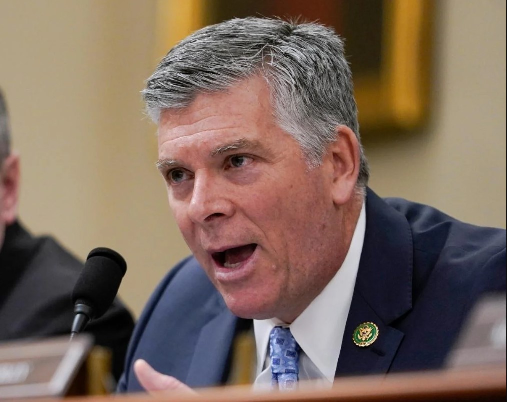 RiponAdvance's tweet image. .@RepLaHood introduces #bipartisan bill to assess rising number of China’s military bases bit.ly/44YkAaq