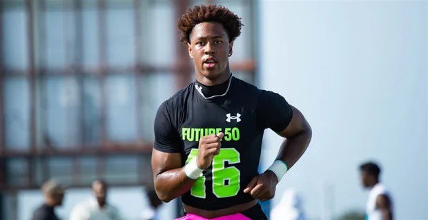 ttjharden8's tweet image. #Florida has been recruiting 2027 4-star EDGE KJ Green heavily over the past couple of months.
Green has taken notice, and sees Florida as a current top three school in his recruitment.
“They’re really pushing.”
➡️: 247sports.com/college/florid… (VIP)