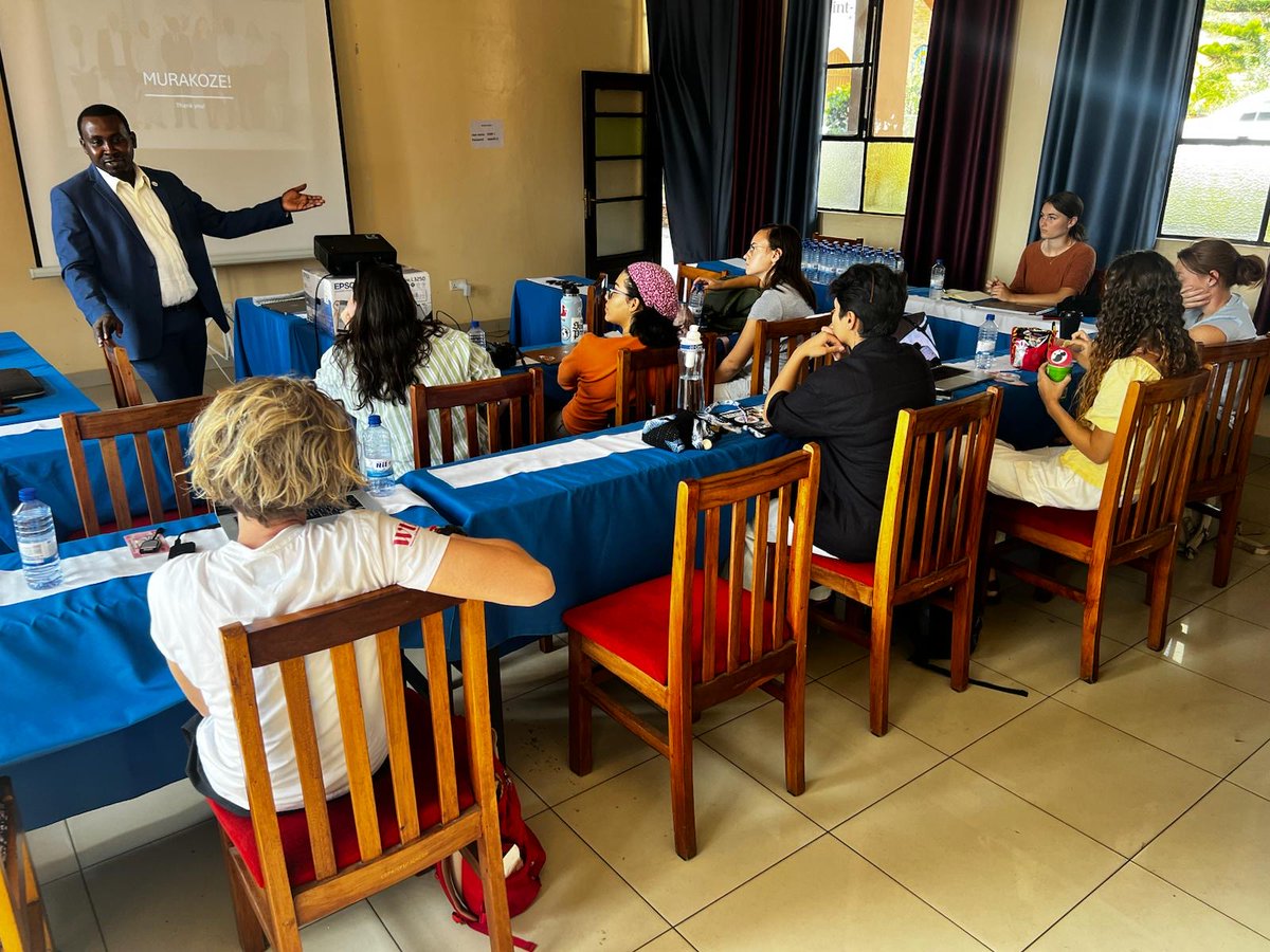 IbambePaul's tweet image. This morning in Kigali, I had the opportunity to chat with graduate students from the @Cronkite_ASU at @ASU, where we discussed the evolving media landscape in #Rwanda, practice and legal framework, my reflections on journalism and communication at @ASU, @CronkiteGlobal…